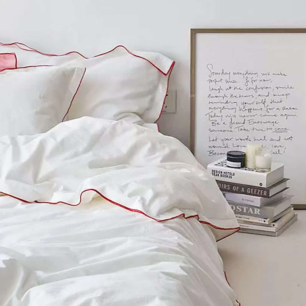 Contrast Flange Bedding Set