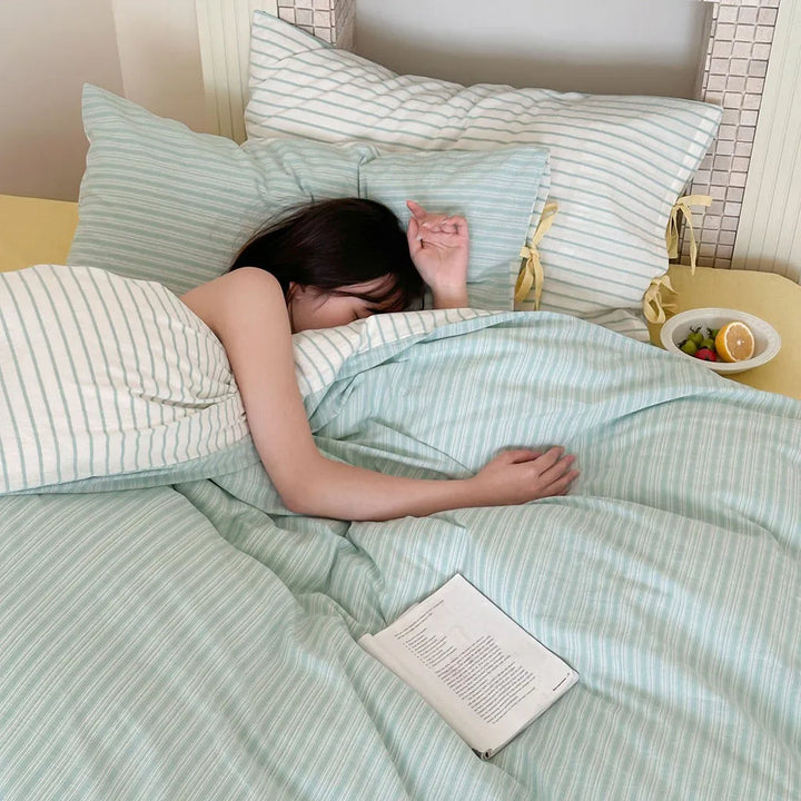 Contrast Stripe Bedding Set